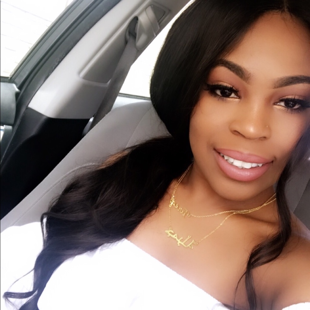 Meet your Posher, Mia